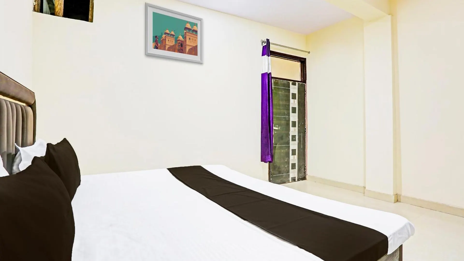 Hotel O Redbull Inn Gurgaon