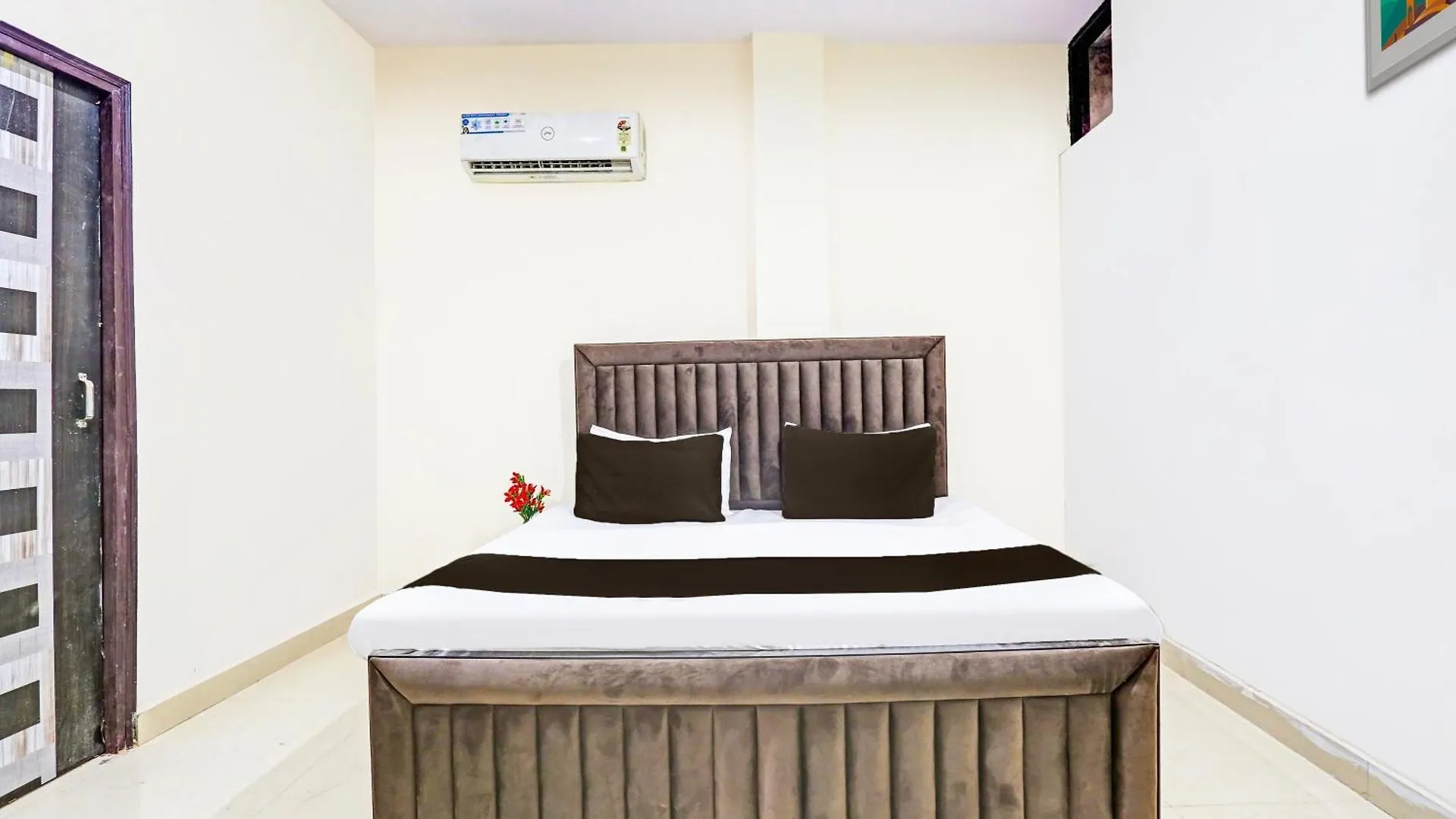 Hotel O Redbull Inn Gurgaon