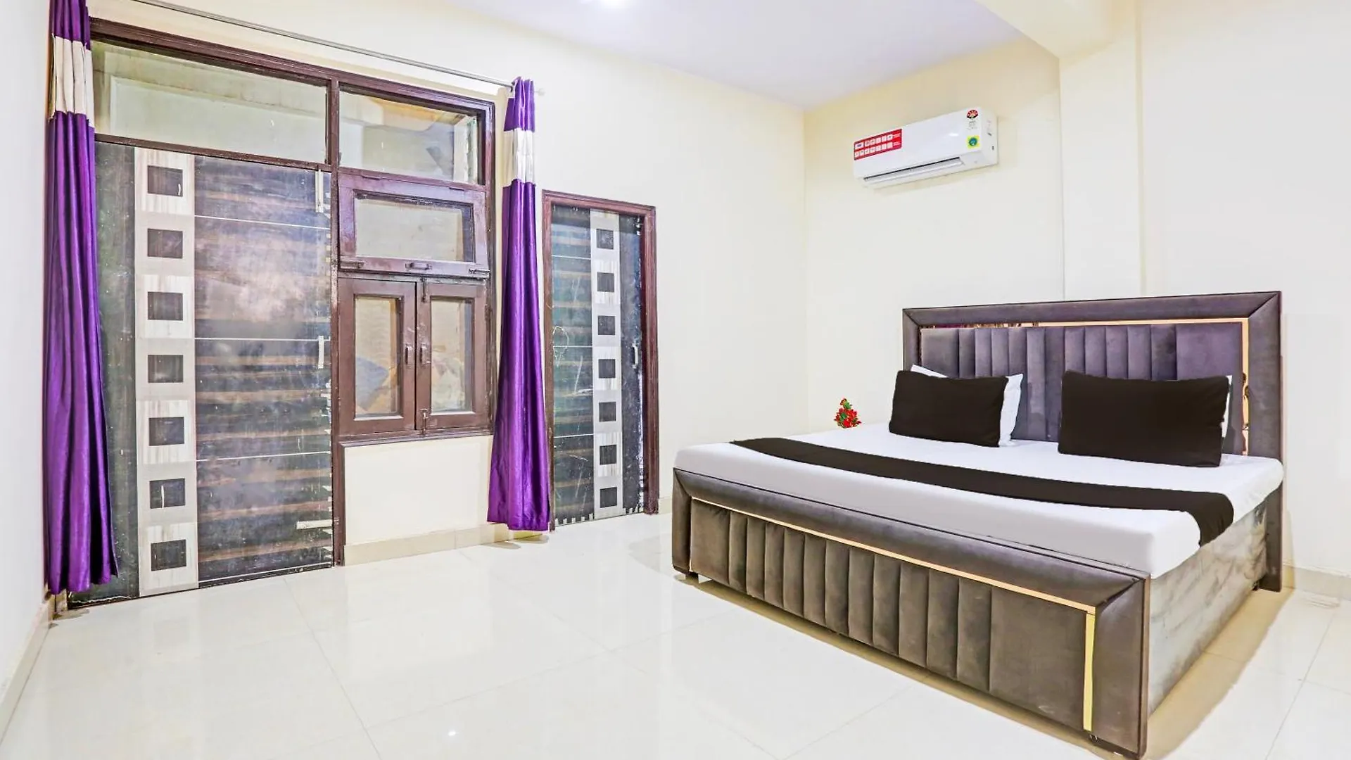 Hotel O Redbull Inn Gurgaon