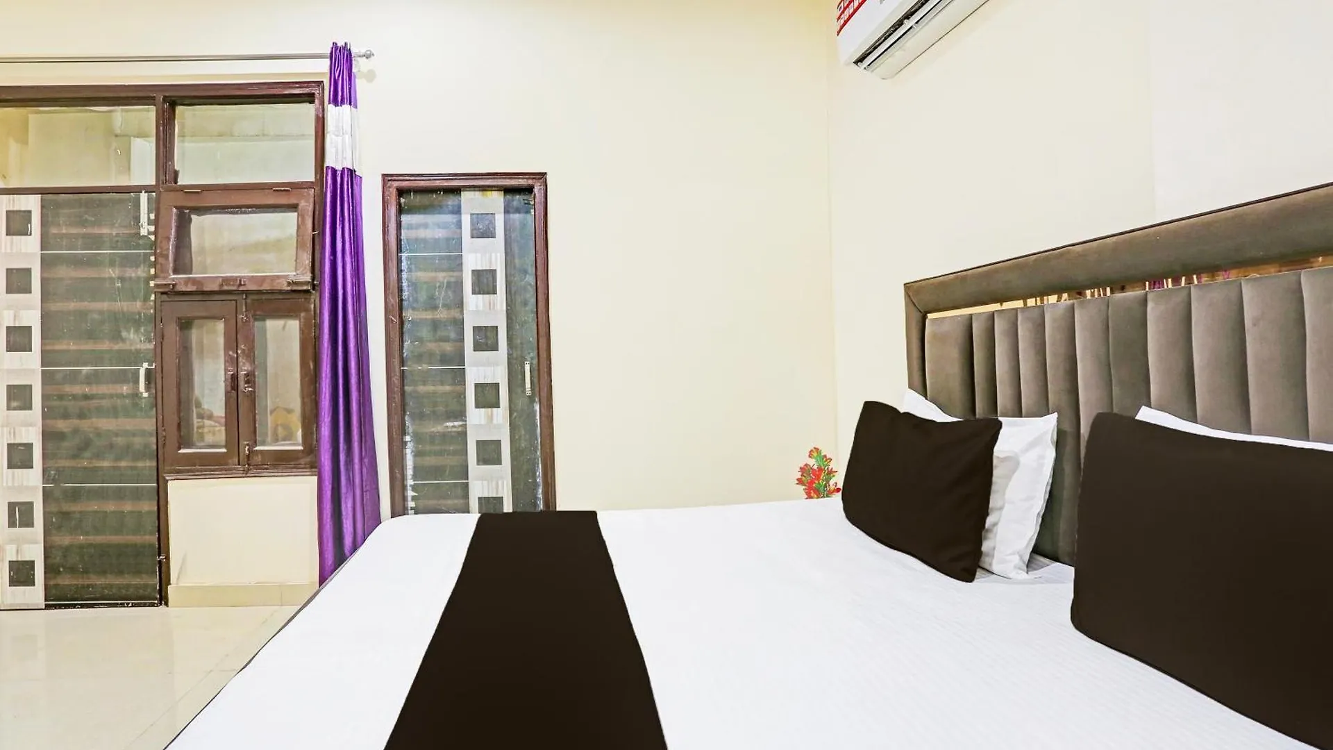 Hotel O Redbull Inn Gurgaon