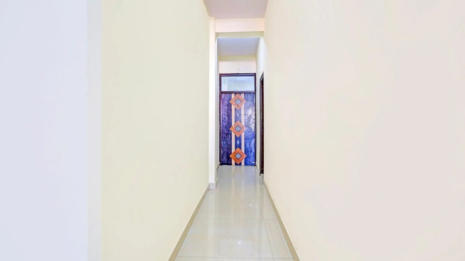 Hotel O Redbull Inn Гургаон 3*,  Индия