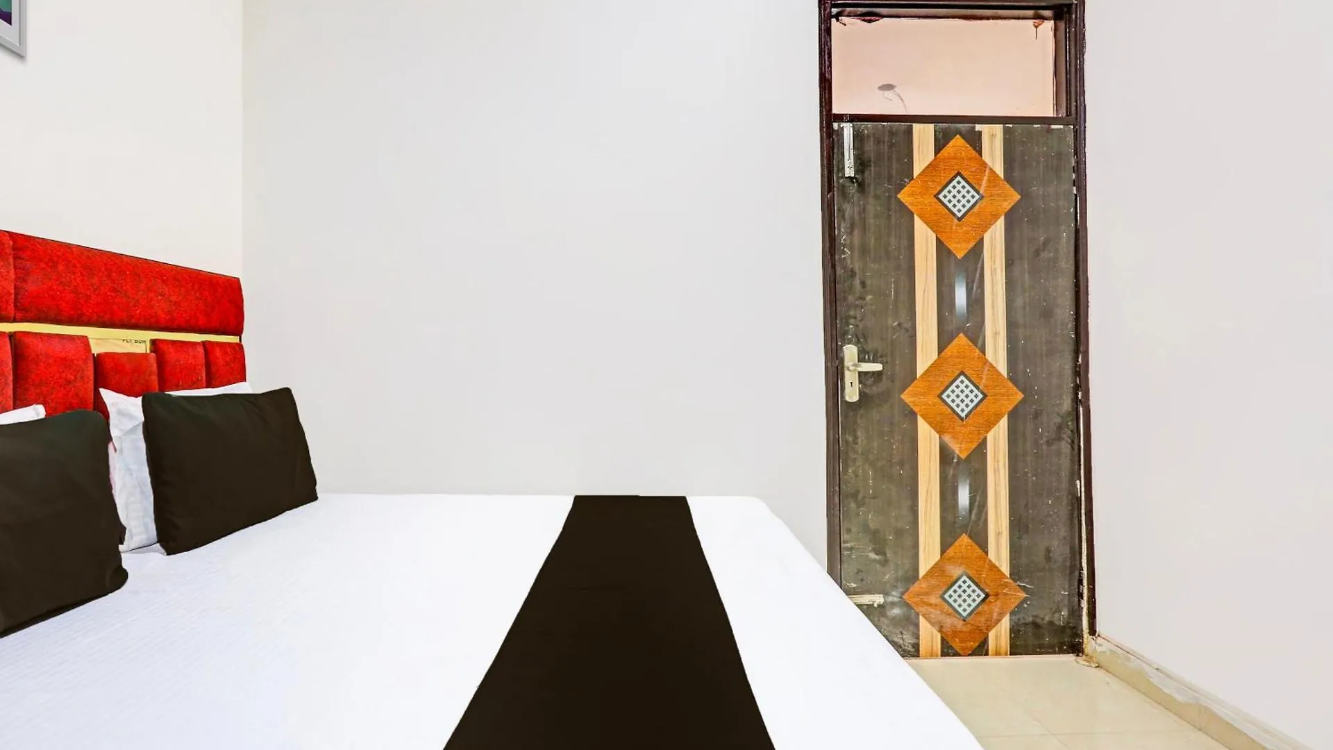 Hotel O Redbull Inn Гургаон